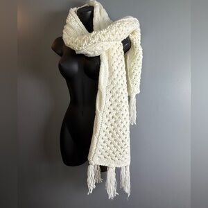 Gorgeous‎ White Italian Cable Knit Acrylic Tasseled Scarf 68"x13" Plus Fringe